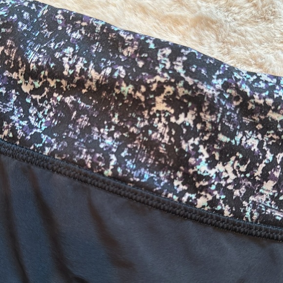 lululemon size 4 Speed Short - black with grey, purple, and blue - Picture 9 of 9